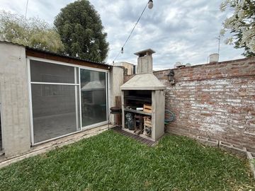 VENTA CASA 4 AMB. VILLA DE MAYO. PARQUE
