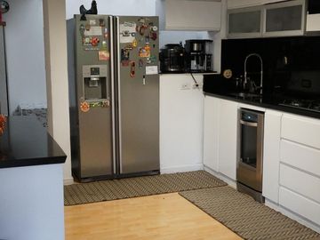 Casa en venta de 5 habitaciones con jardín en Bogotá, Niza.