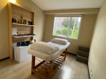Casa en venta de 5 habitaciones con jardín en Bogotá, Niza.