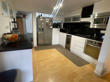 Casa en venta de 5 habitaciones con jardín en Bogotá, Niza.