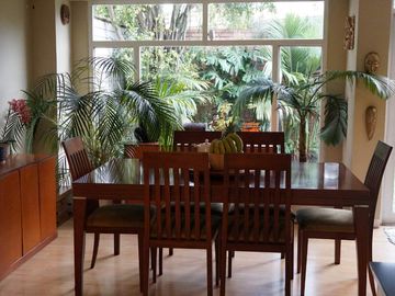 Casa en venta de 5 habitaciones con jardín en Bogotá, Niza.