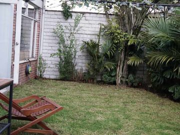Casa en venta de 5 habitaciones con jardín en Bogotá, Niza.