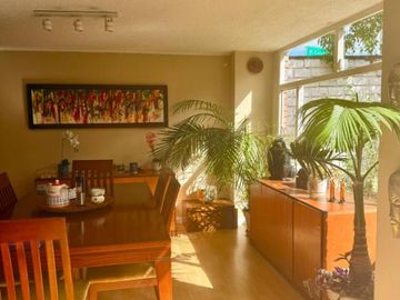 Casa en venta de 5 habitaciones con jardín en Bogotá, Niza.