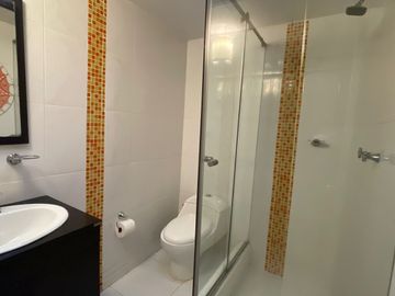 Casa en venta de 5 habitaciones con jardín en Bogotá, Niza.