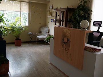 Casa en venta de 5 habitaciones con jardín en Bogotá, Niza.