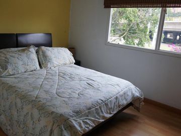 Casa en venta de 5 habitaciones con jardín en Bogotá, Niza.