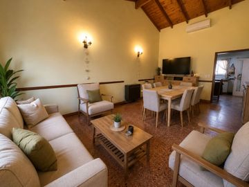 VENTA CASA 3 AMB COCHERA Y PILETA EN V. DE MAYO