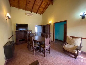 VENTA CASA 3 AMB COCHERA Y PILETA EN V. DE MAYO