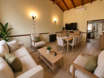 VENTA CASA 3 AMB COCHERA Y PILETA EN V. DE MAYO