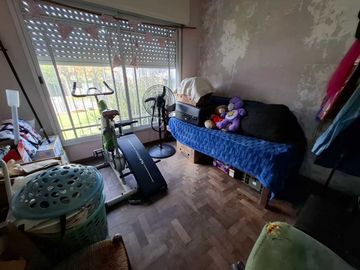 VENTA CASA 4 AMBIENTES CASTELAR COCHERA
