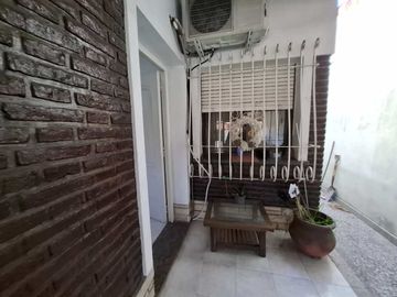 VENTA CASA 4 AMBIENTES CASTELAR COCHERA