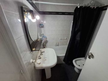 VENTA CASA 4 AMBIENTES CASTELAR COCHERA