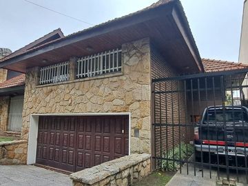 VENTA CASA 4 AMBIENTES VILLA SARMIENTO