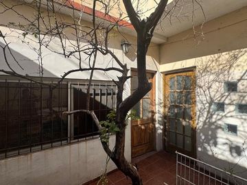 VENTA CASA 4 AMBIENTES CON GALPON SAN MARTÍN