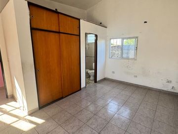 VENTA CASA 4 AMBIENTES CON GALPON SAN MARTÍN