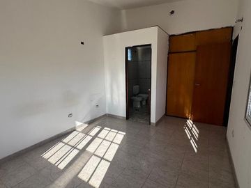 VENTA CASA 4 AMBIENTES CON GALPON SAN MARTÍN