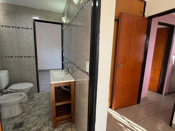 VENTA CASA 4 AMBIENTES CON GALPON SAN MARTÍN