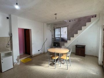 VENTA CASA 4 AMBIENTES CON GALPON SAN MARTÍN