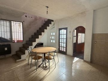 VENTA CASA 4 AMBIENTES CON GALPON SAN MARTÍN