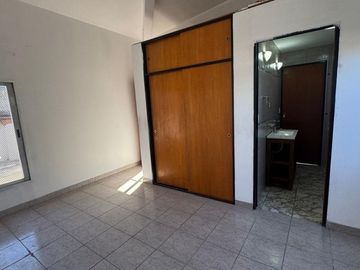 VENTA CASA 4 AMBIENTES CON GALPON SAN MARTÍN