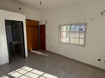 VENTA CASA 4 AMBIENTES CON GALPON SAN MARTÍN