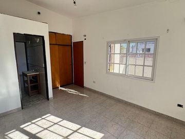 VENTA CASA 4 AMBIENTES CON GALPON SAN MARTÍN