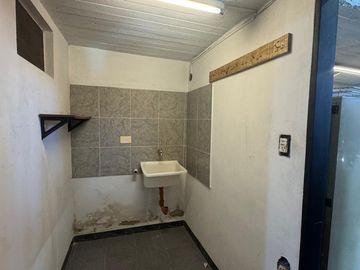 VENTA CASA 4 AMBIENTES CON GALPON SAN MARTÍN