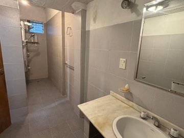 VENTA CASA 4 AMBIENTES CON GALPON SAN MARTÍN