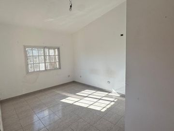 VENTA CASA 4 AMBIENTES CON GALPON SAN MARTÍN