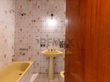 VENTA CASA 4 AMBIENTES CON PATIO PILETA Y GARAGE