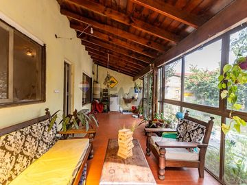VENTA CASA 4 AMBIENTES CON PATIO PILETA Y GARAGE