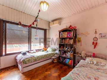 VENTA CASA 4 AMBIENTES CON PATIO PILETA Y GARAGE