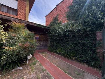 VENTA CASA 4 AMBIENTES CON PATIO PILETA Y GARAGE
