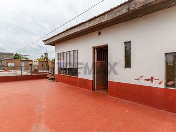 VENTA CASA 4 AMBIENTES CON PATIO PILETA Y GARAGE