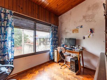 VENTA CASA 4 AMBIENTES CON PATIO PILETA Y GARAGE