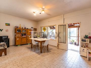 VENTA CASA 4 AMBIENTES CON PATIO PILETA Y GARAGE