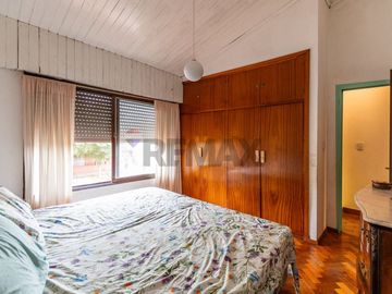 VENTA CASA 4 AMBIENTES CON PATIO PILETA Y GARAGE