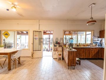 VENTA CASA 4 AMBIENTES CON PATIO PILETA Y GARAGE