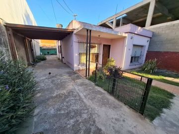 VENTA CASA 3 AMBIENTES COCHERA MAS DEPARTAMENTO