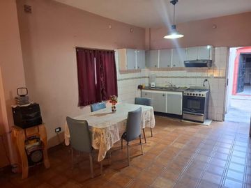 VENTA CASA 3 AMBIENTES COCHERA MAS DEPARTAMENTO