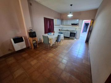 VENTA CASA 3 AMBIENTES COCHERA MAS DEPARTAMENTO
