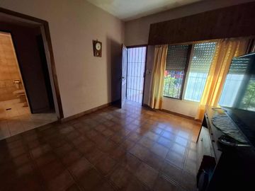 VENTA CASA 3 AMBIENTES COCHERA MAS DEPARTAMENTO