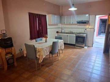 VENTA CASA 3 AMBIENTES COCHERA MAS DEPARTAMENTO