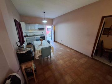 VENTA CASA 3 AMBIENTES COCHERA MAS DEPARTAMENTO