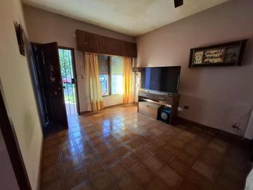 VENTA CASA 3 AMBIENTES COCHERA MAS DEPARTAMENTO