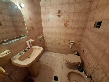 VENTA CASA 3 AMBIENTES COCHERA MAS DEPARTAMENTO