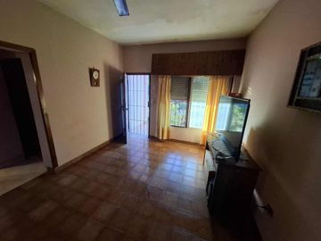 VENTA CASA 3 AMBIENTES COCHERA MAS DEPARTAMENTO