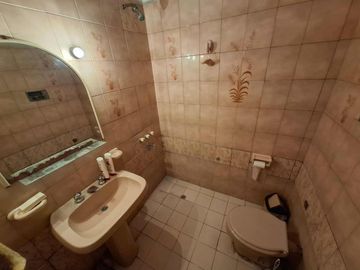 VENTA CASA 3 AMBIENTES COCHERA MAS DEPARTAMENTO