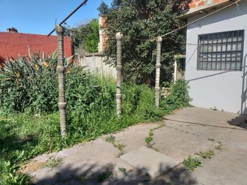 VENTA TERRENO Y CASA 3AMB A RECICLAR GRAND BOURG