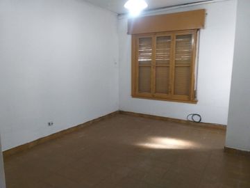 VENTA TERRENO Y CASA 3AMB A RECICLAR GRAND BOURG